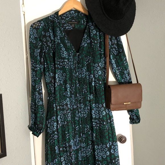 Banana Republic Dresses & Skirts - NWOT Banana Republic floral tie neck maxi dress